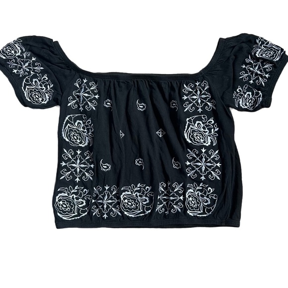 EXPRESS BLACK AND WHITE BOHO OFF THE SHOULDER CROPPED SHORT SLEEVE TOP SIZE XS - Picture 3 of 6